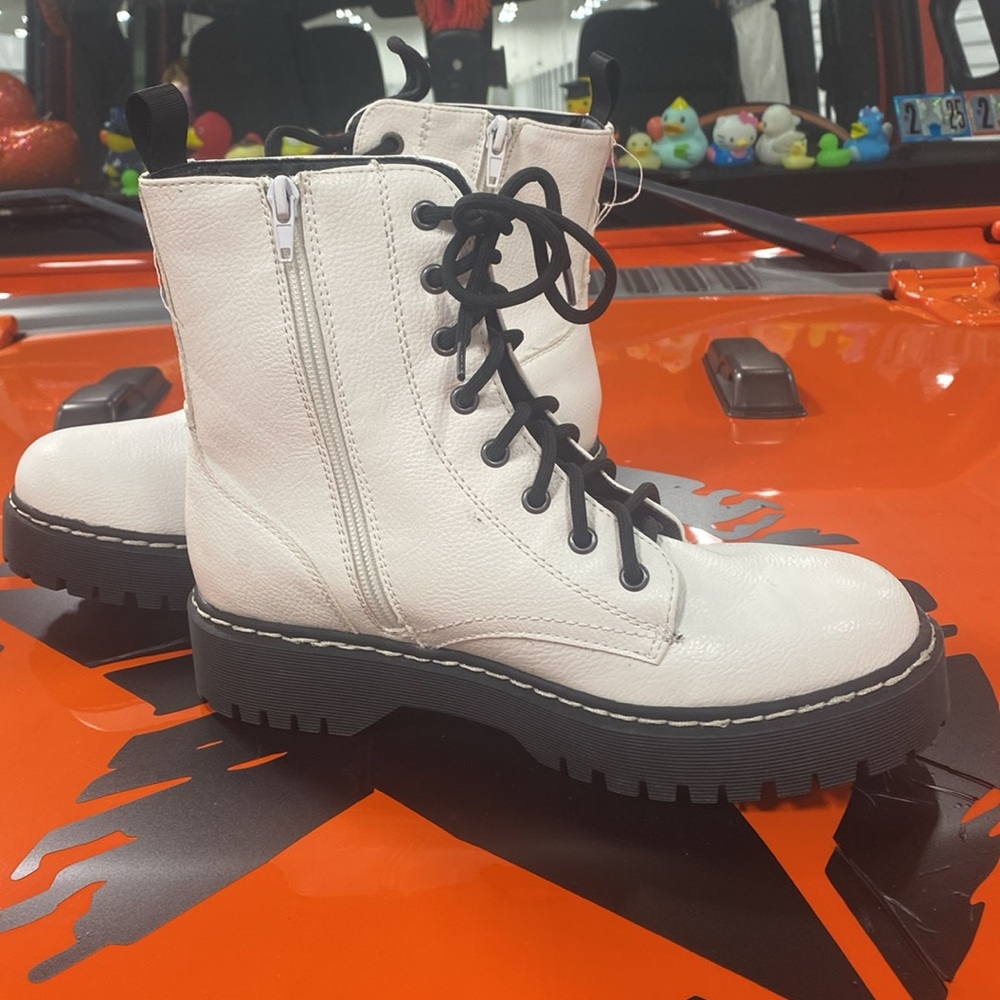 New White brand new Doc Martin style boots - Picture 3 of 3